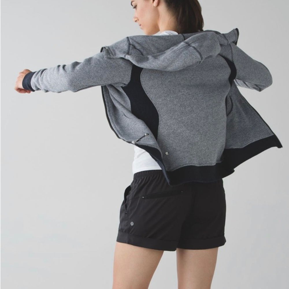 Reposh Lululemon On The Daily Hoodie (Cotton)
Heathered Naval Blue.